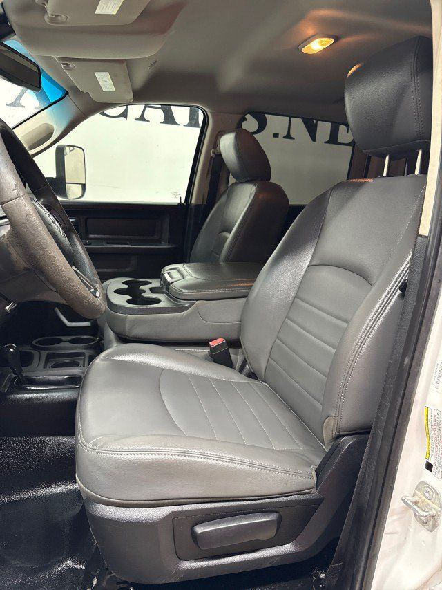 Used 2018 RAM 3500 Tradesman w/ Chrome Appearance Group AWD/4WD image 32