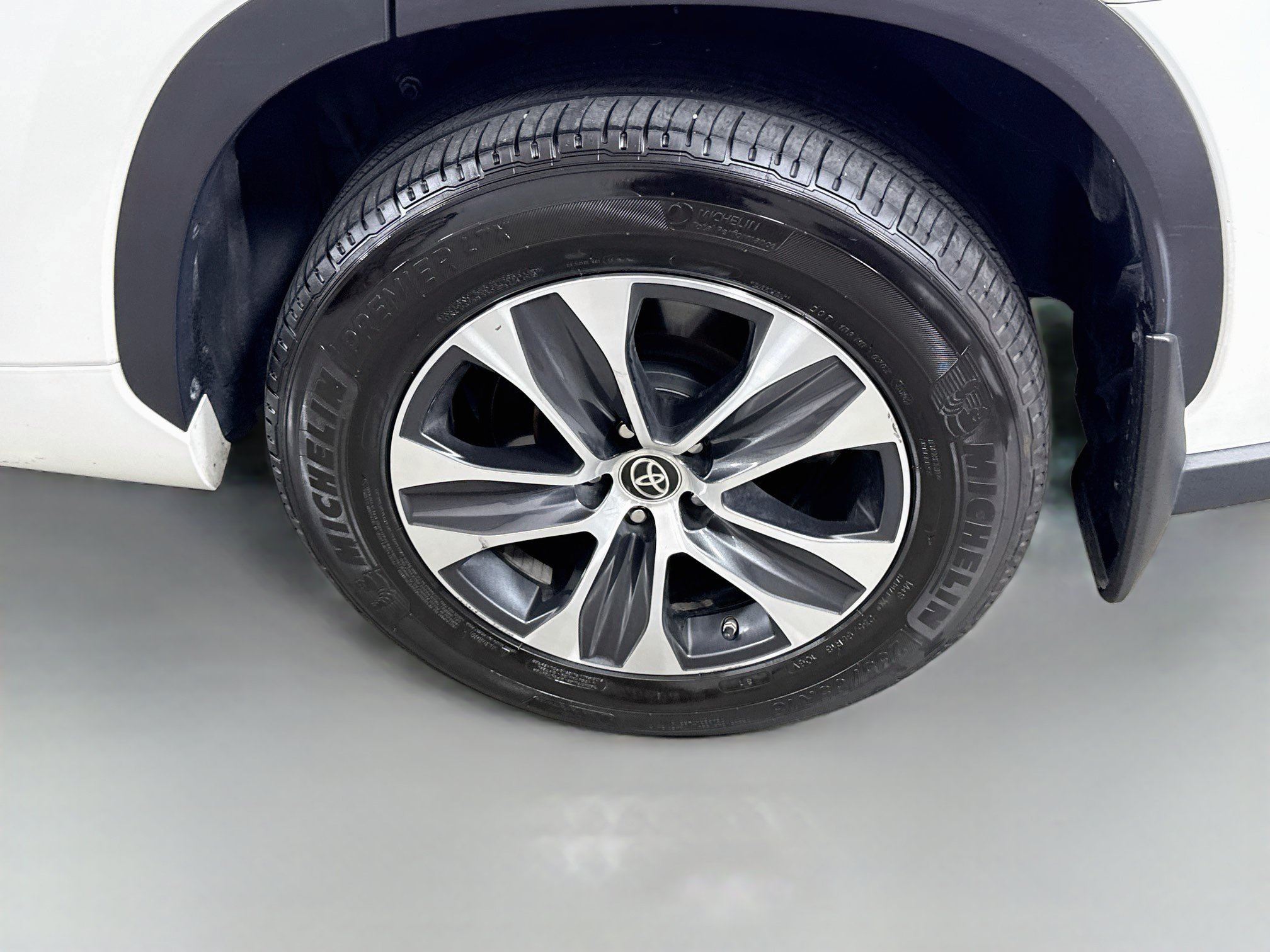 Used 2020 Toyota Highlander XLE AWD/4WD image 31