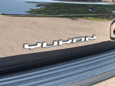Used 2022 GMC Yukon SLT w/ SLT Premium Package AWD/4WD image 24