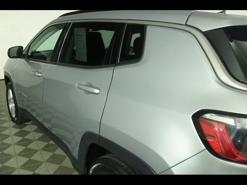 Used 2022 Jeep Compass Latitude w/ Convenience Group AWD/4WD image 17