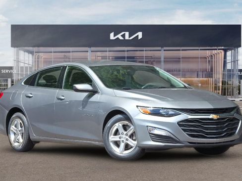Used 2024 Chevrolet Malibu LS FWD image 2