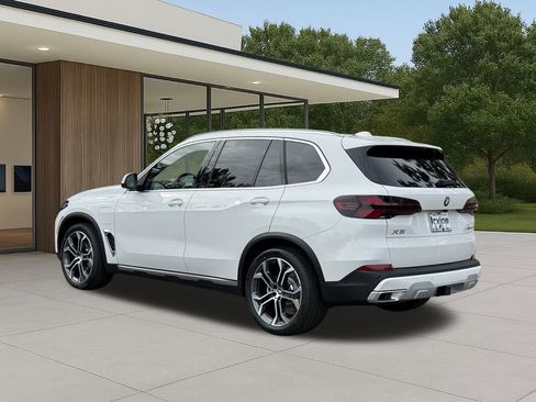 New 2026 BMW X5 xDrive50e image 10