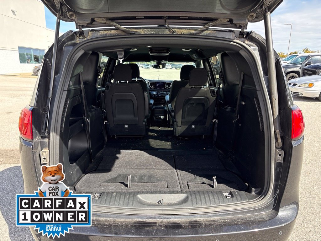 Used 2020 Chrysler Pacifica Touring w/ Advanced Safetytec Group FWD image 18