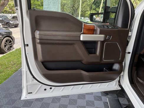 Used 2019 Ford F250 King Ranch w/ King Ranch Ultimate Package AWD/4WD image 12