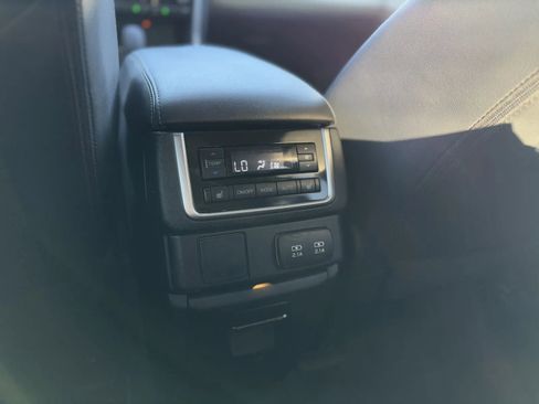 Used 2022 Subaru Ascent Limited w/ Technology Package image 40