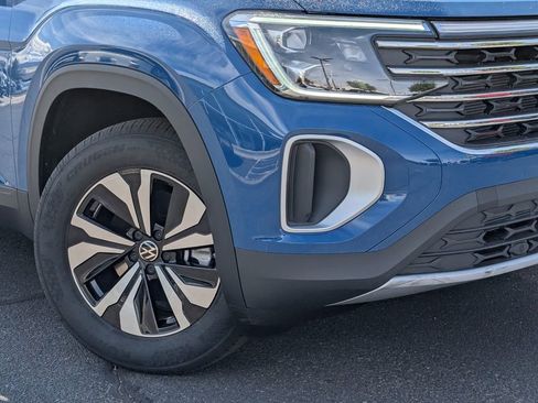 Used 2025 Volkswagen Atlas SE image 2