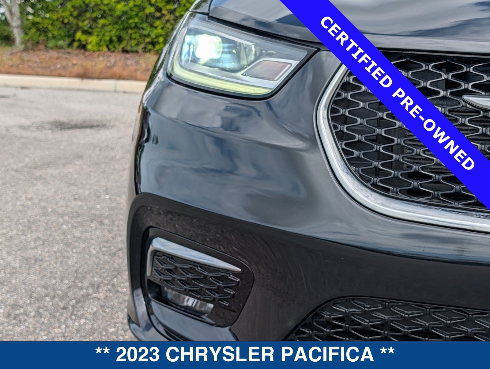 Used 2023 Chrysler Pacifica Touring-L FWD image 10