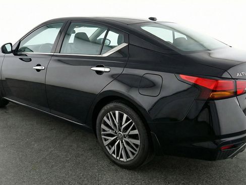Used 2025 Nissan Altima 2.5 SV FWD image 6
