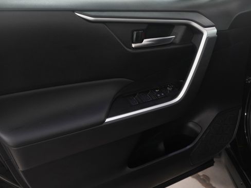 Used 2025 Toyota RAV4 XLE image 15