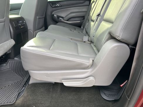 Used 2016 Chevrolet Suburban LT w/ Luxury Package image 27