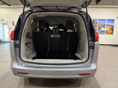 Used 2021 Chrysler Voyager L FWD image 27