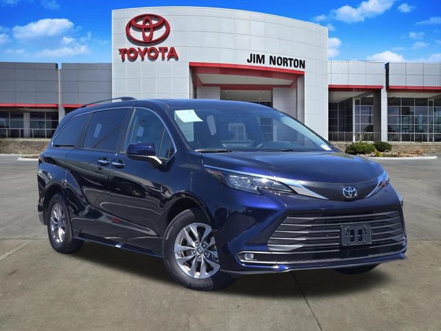 Used 2026 Toyota Sienna XLE FWD image 1