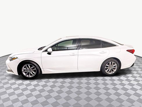 Used 2019 Toyota Avalon Limited image 6