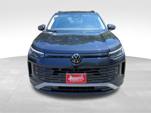 New 2025 Volkswagen Tiguan SE image 8