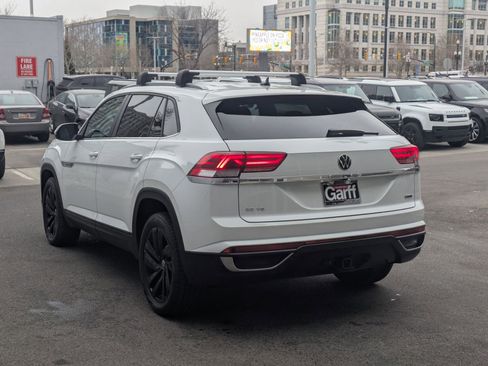 Used 2022 Volkswagen Atlas Cross Sport SE image 5