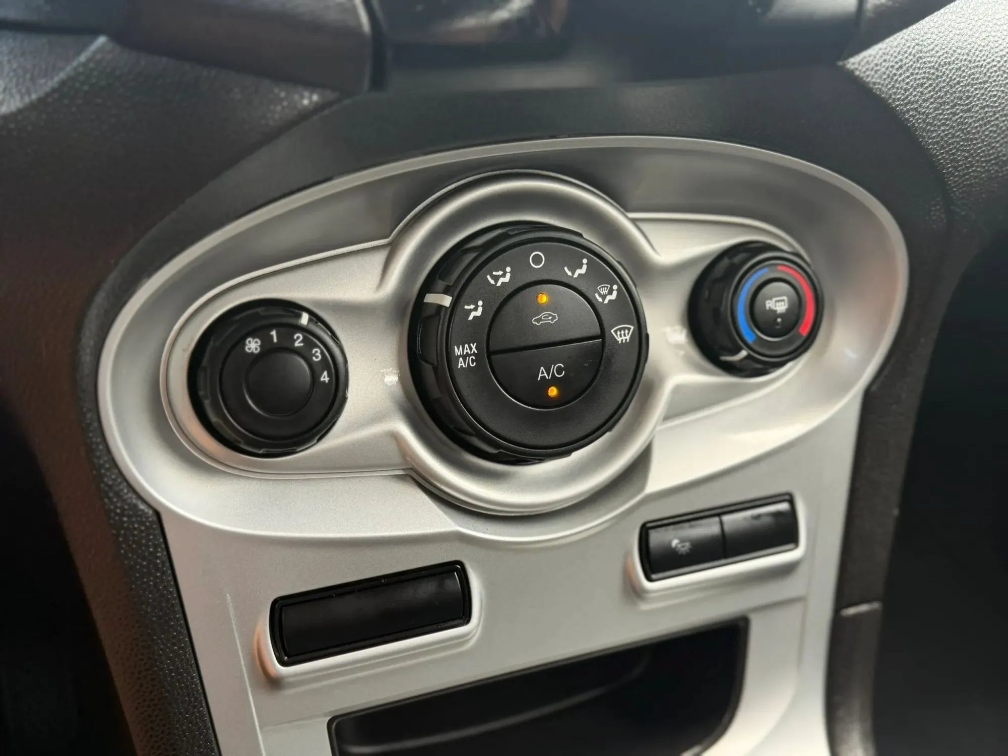 Used 2018 Ford Fiesta SE FWD image 21