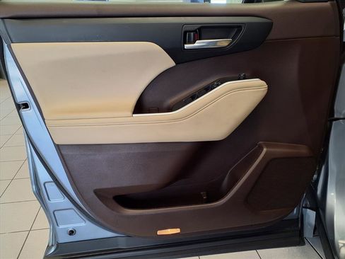 Used 2022 Toyota Highlander XLE image 22