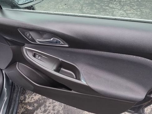 Used 2018 Chevrolet Cruze LT FWD image 17
