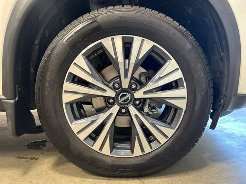 Used 2022 Nissan Rogue SV w/ SV Premium Package AWD/4WD image 11