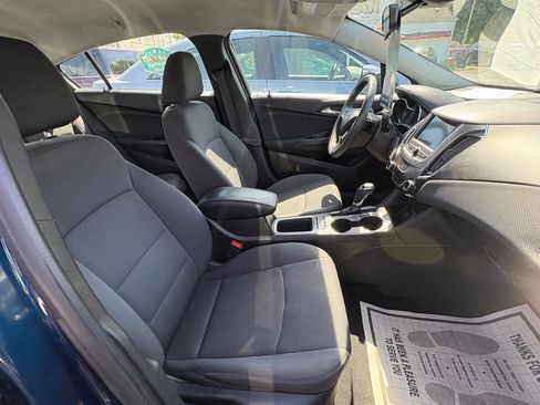 Used 2019 Chevrolet Cruze LT w/ Convenience Package FWD image 16