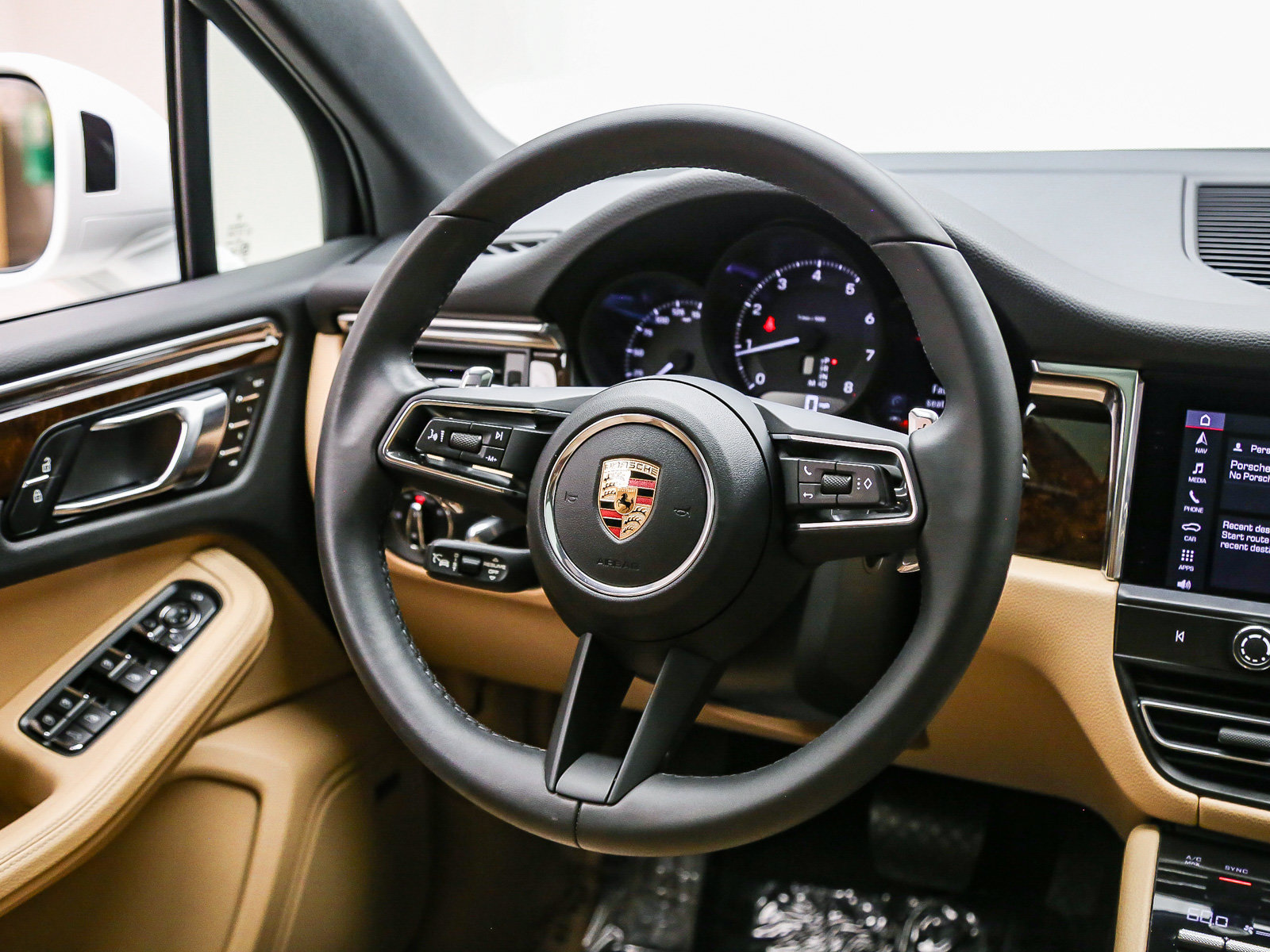 Certified 2026 Porsche Macan AWD/4WD image 19