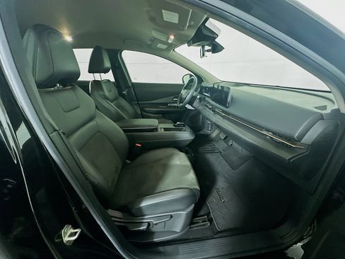 Used 2023 Nissan Ariya FWD image 32