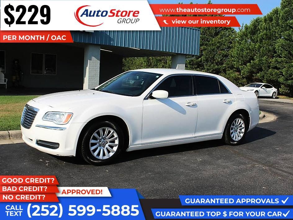 Used 2014 Chrysler 300 RWD image 2