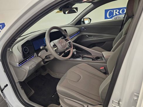 Used 2024 Hyundai Elantra SEL image 13