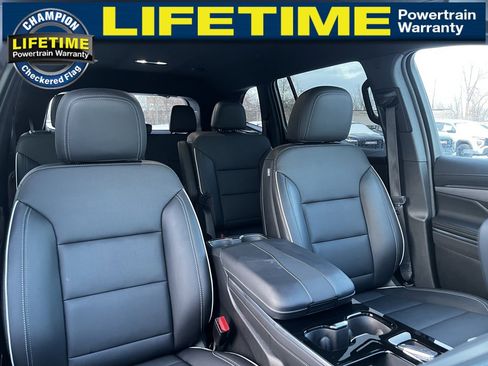 Used 2025 Buick Enclave Preferred image 38