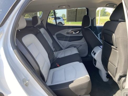 Used 2024 GMC Terrain SLE w/ Driver Convenience Package FWD image 14