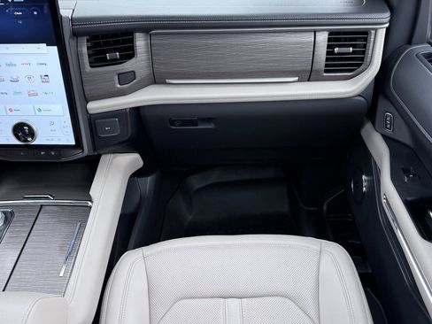 Used 2023 Ford Expedition Limited RWD image 62