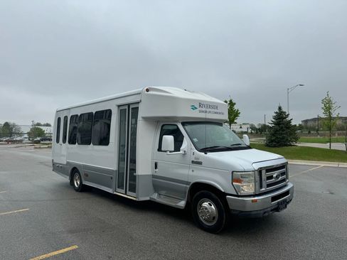 Used 2011 Ford E-450 and Econoline 450 Super Duty w/ Shuttle Bus Prep Pkg image 3
