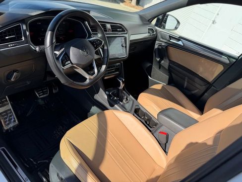 Used 2023 Volkswagen Tiguan SE R-Line image 2