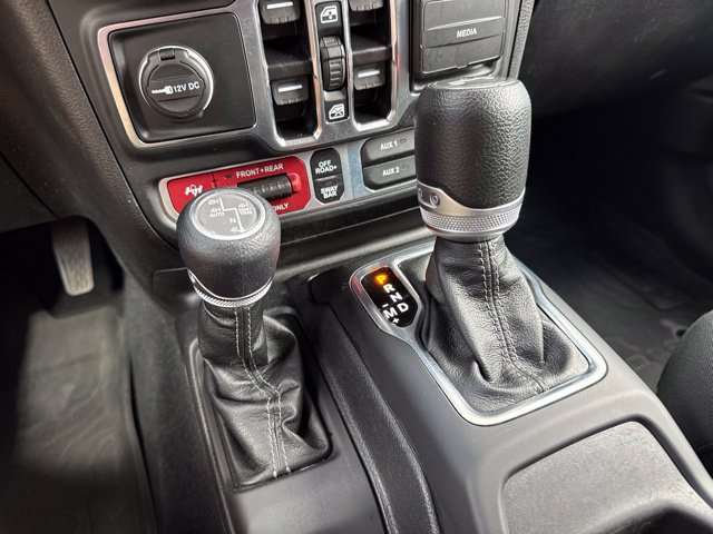 Used 2024 Jeep Wrangler Unlimited Rubicon 4xe w/ Technology Group AWD/4WD image 12