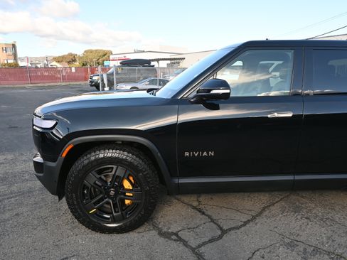 Used 2023 Rivian R1T Adventure image 14