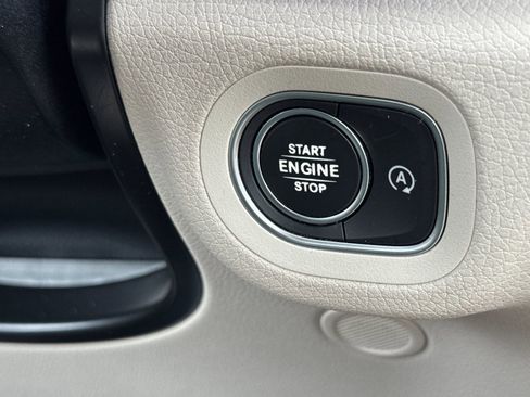 Used 2021 Mercedes-Benz GLS 450 4MATIC image 36