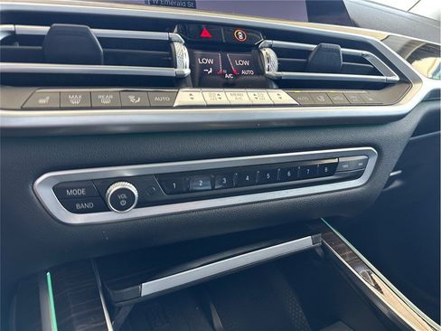 Used 2021 BMW X7 xDrive40i w/ Premium Package AWD/4WD image 29