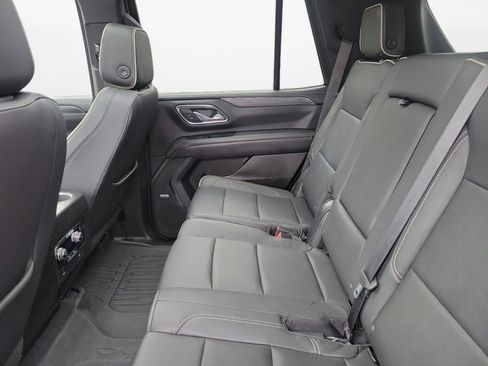 Used 2023 GMC Yukon SLT AWD/4WD image 16