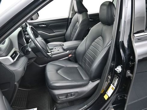 Used 2021 Toyota Highlander XLE image 11