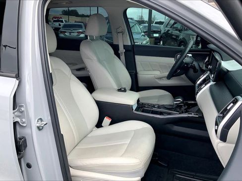 Used 2023 Kia Sorento SX image 9