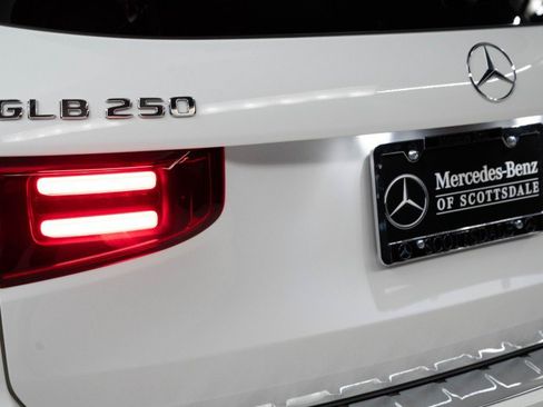 Used 2026 Mercedes-Benz GLB 250 image 9