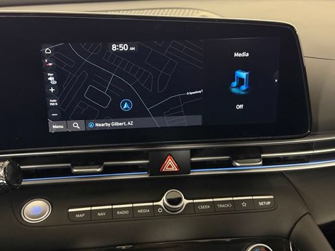 Used 2025 Hyundai Elantra Limited FWD image 17