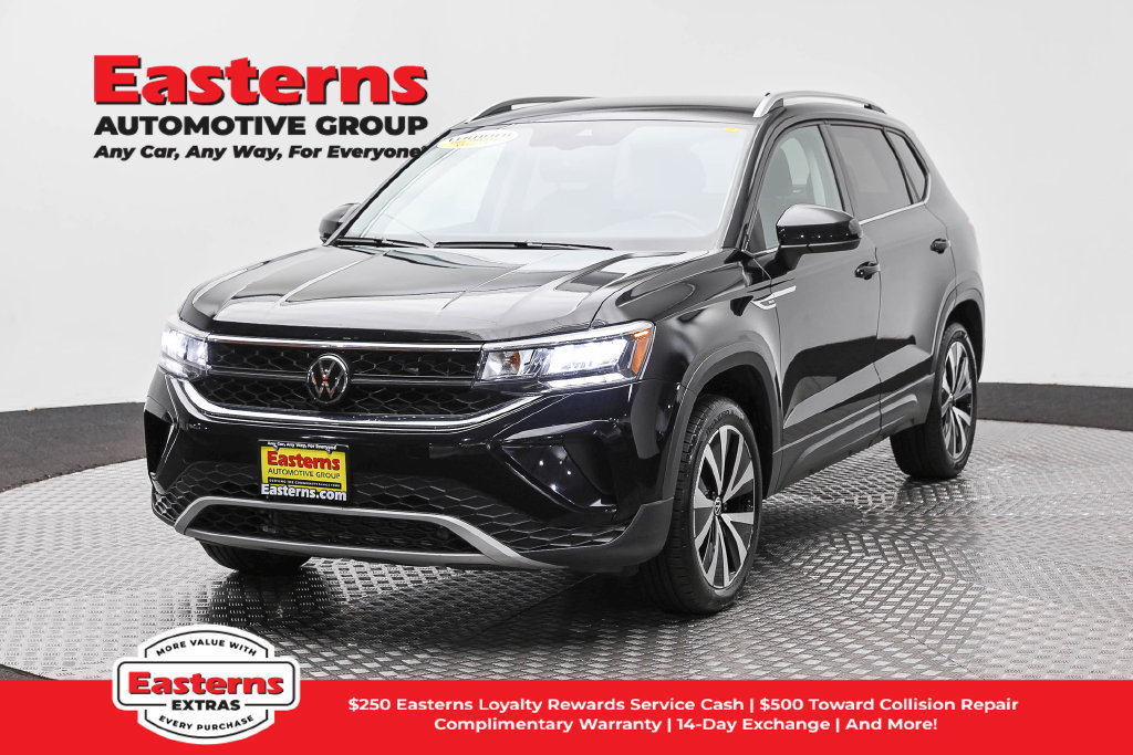 Used 2024 Volkswagen Taos SE FWD image 1