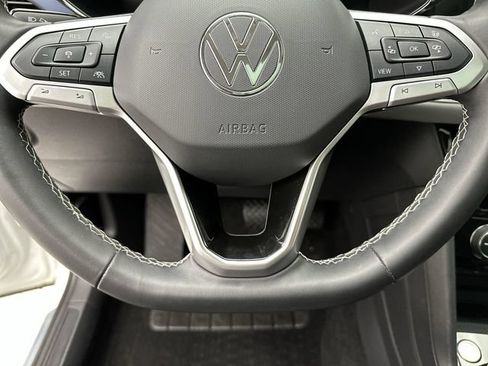 Certified 2024 Volkswagen Taos SE AWD/4WD image 15