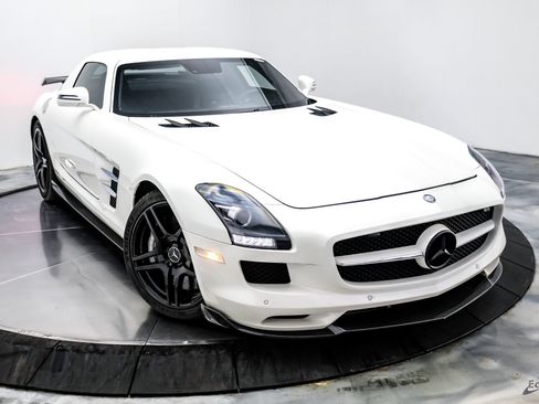 Used 2011 Mercedes-Benz SLS AMG Coupe image 32