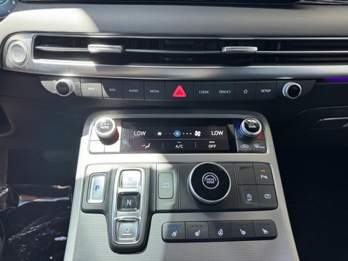 Used 2024 Hyundai Palisade Calligraphy image 25