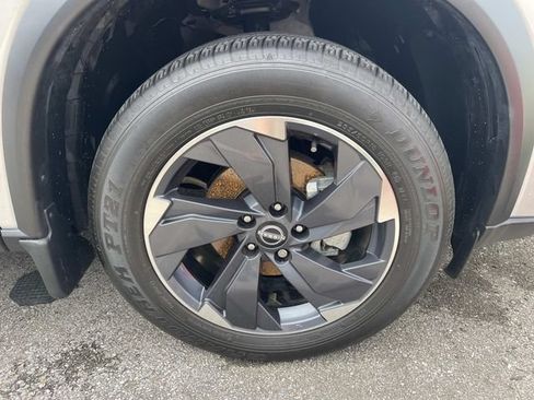 Used 2024 Nissan Rogue SV w/ SV Premium Package AWD/4WD image 8
