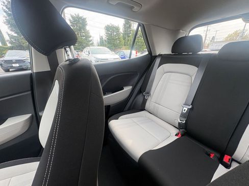 Used 2025 Hyundai Venue SEL image 39