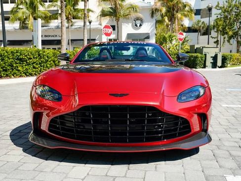 Used 2023 Aston Martin V12 Vantage Roadster image 4