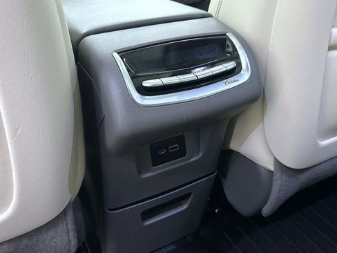 Used 2021 Cadillac XT6 Premium Luxury image 31